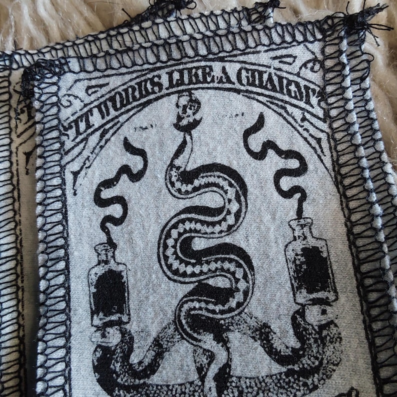 Vintage Snake Oil Patch: Zeefdruk opnaaiapplicatie voor kleding, tassen, rugzakken en jassen. afbeelding 4