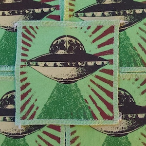 Patch de OVNI serigrafado: arte de disco voador alienígena reciclado