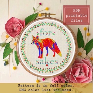 Può includere: Schema di punto croce con una volpe colorata con il testo "for sakes" in una ghirlanda. Lo schema è disponibile per il download in PDF.