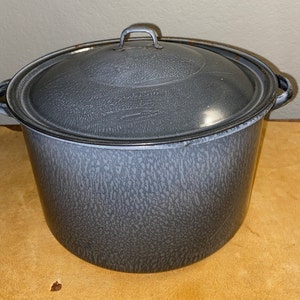 Vintage Large Gray / Grey Graniteware  or Enamelware Cooking Pot with Lid (1930&#39;s / 1940&#39;s)