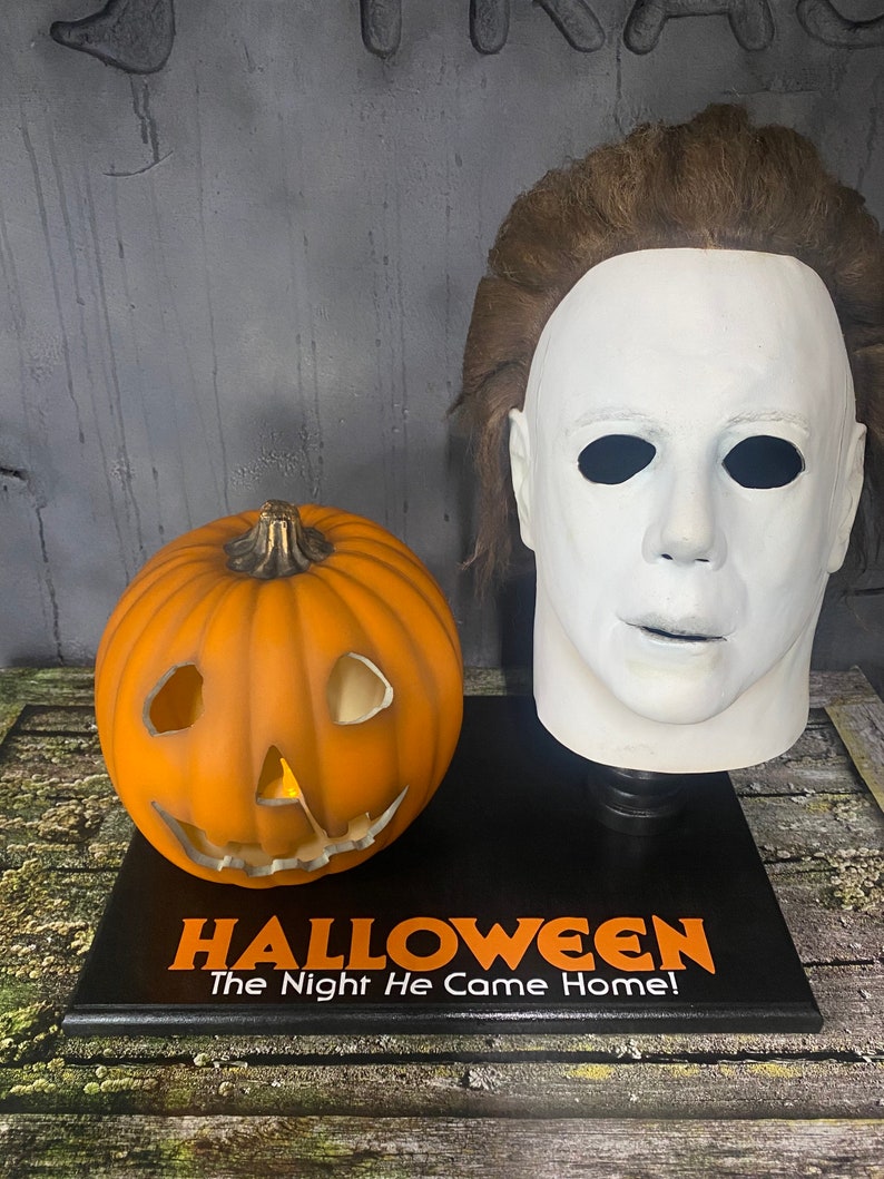 Halloween 1978 Michael Myers Mask Stand With Pumpkin Display Etsy