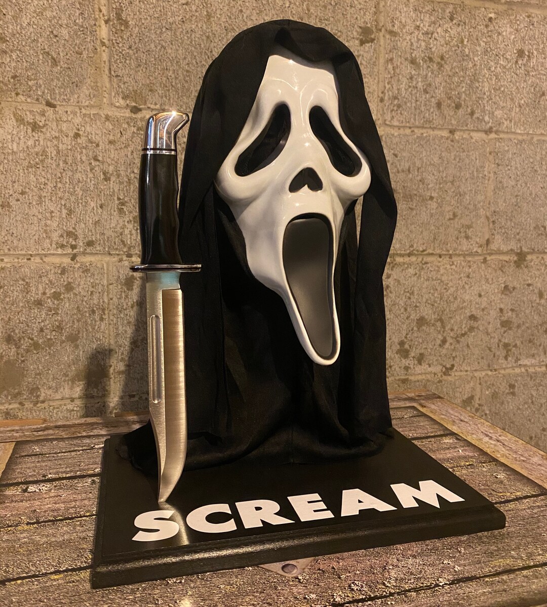Scream Ghostface Mask and Knife Display Stand Scream Movie Horror