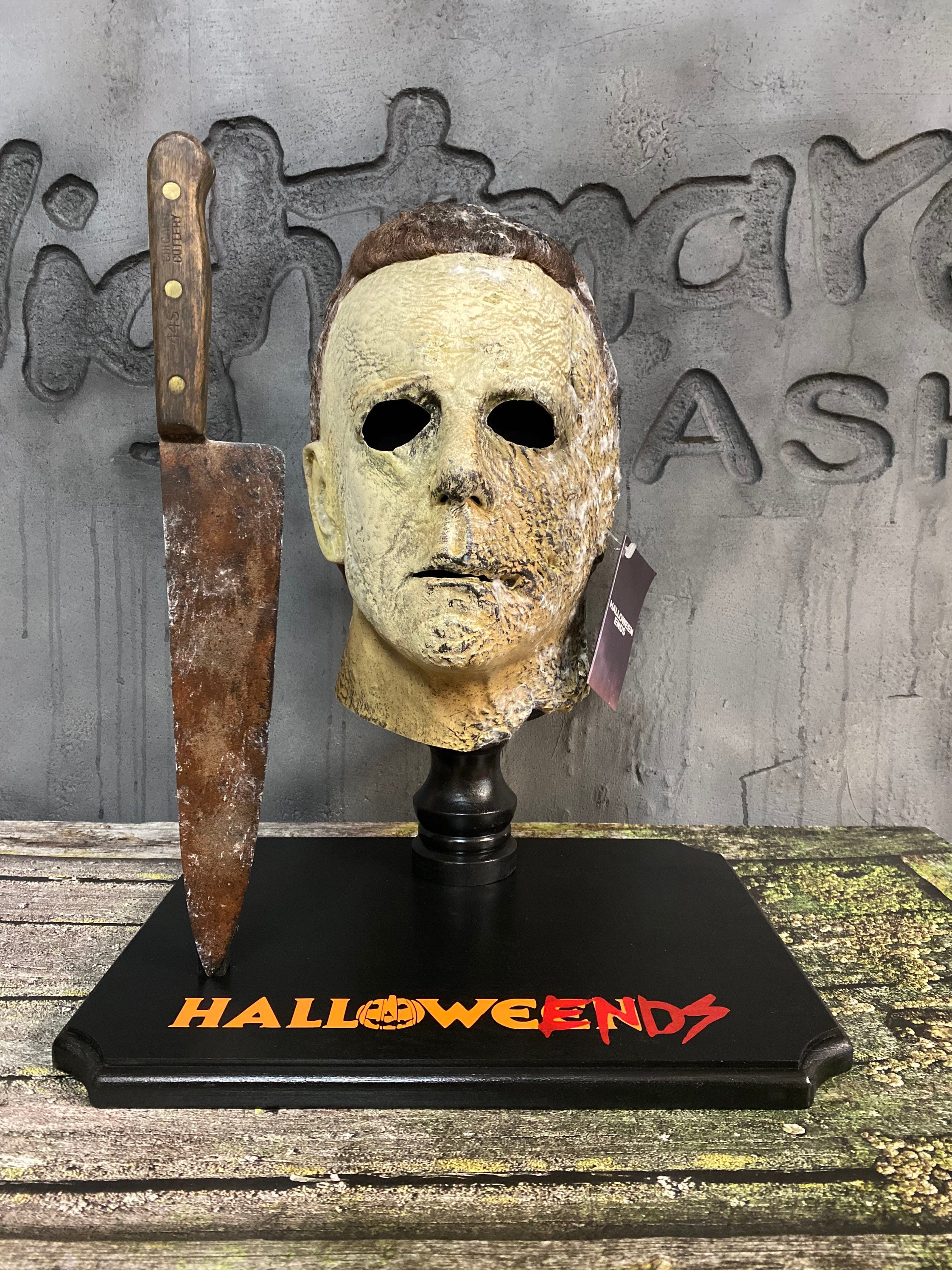 Michael Myers Halloween Ends Mask & Knife Display Stand Screen - Etsy