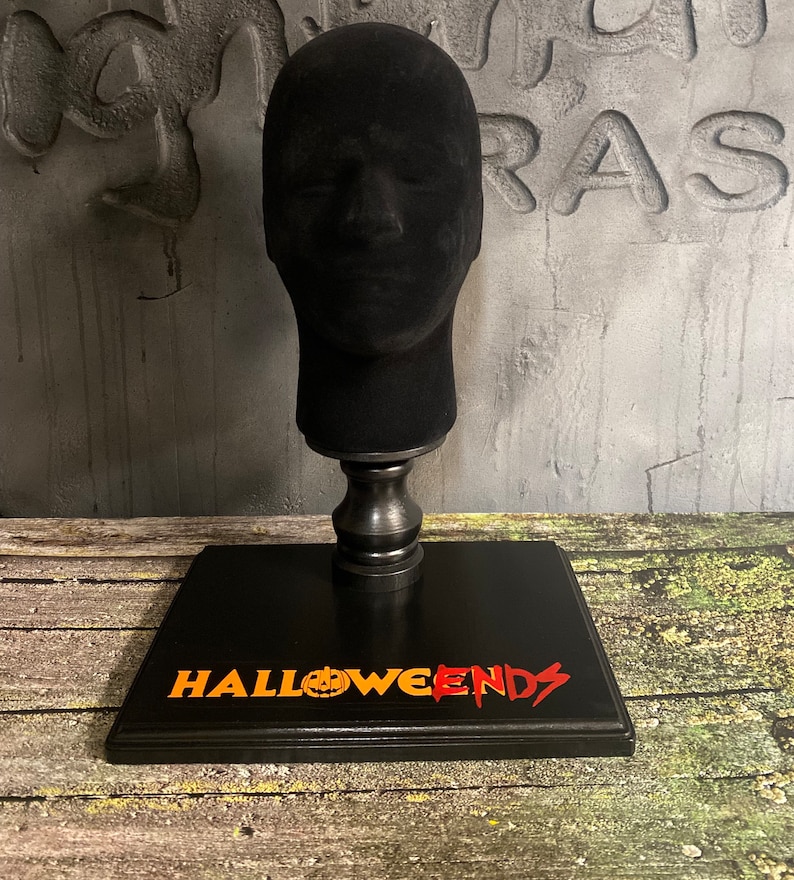 Halloween Ends Michael Myers Mask Stand shops Display Movie Prop Collectible Display Horror Movie Mask Stand