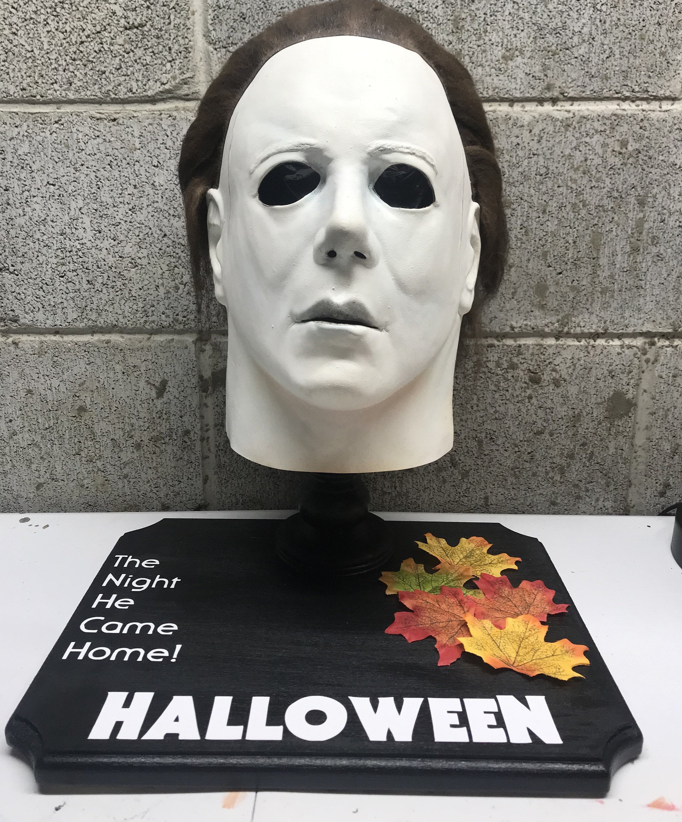 Halloween Ends Michael Myers Mask Stand Display Movie Prop Collectible