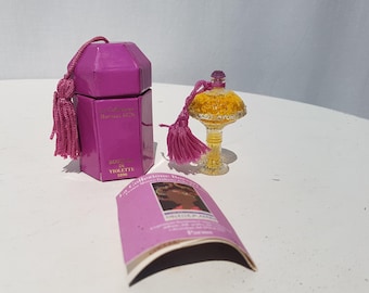 Forniture per case delle bambole, set di 2 bottiglie di profumo in miniatura, scatola di profumo F024 - Italia