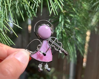 Broche de ángel de vitral hecho a mano – Pin de ángel violín rosa – Joyería de hadas caprichosas – Broche de alambre de regalo