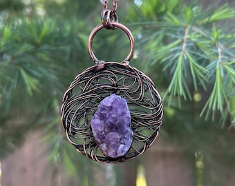 Colgante de amatista natural morada. Hermoso collar de amatista de fantasía bohemio con colgante de piedra morada. Regalo de Navidad para ella. Piedra de nacimiento de febrero.