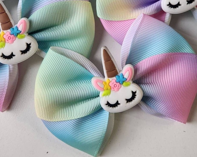 Rainbow Unicorn Bow (Size M - 3.14in/8cm)