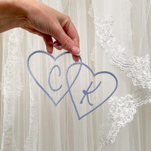 Aplique de corazón bordado "Algo azul" / Parche de velo de novia con doble corazón azul / Adorno nupcial "Algo azul" / Adorno para vestido de novia