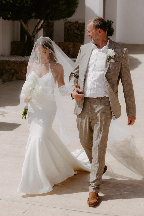 Simple Tulle Two-tier Wedding Veil With Comb Simple Tulle Two-tier Wedding Veil With Comb