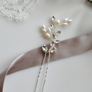 Pequeña horquilla de novia. Tocado de boda con perlas de agua dulce. Accesorio de perlas y diamantes de imitación para novias. Tocado de boda / flor