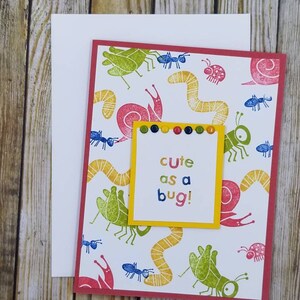 Mignon comme une carte de vœux vide bug. Caractéristiques escargot, sauterelle, fourmi, coccinelle. Idéal pour les enfants!