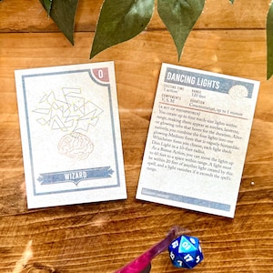 2024 ウィザードスペルカード DnD 5.5e ~ レベル 0-9 呪文、ダンジョンズ＆ドラゴンズギフト、ゲームナイトギフト、オタクギフト、DnD初心者向けギフト