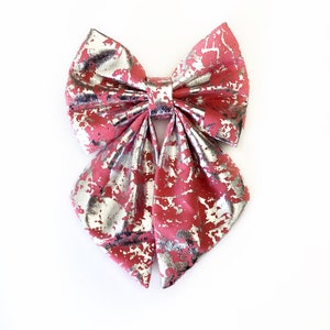 Lazo metálico rosa para perro: pajarita o diadema marinera plateada