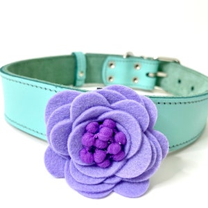Collar para perro con flor de fieltro de lana color lavanda