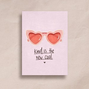 Cartolina motivazionale "Kind is the New Cool" - Biglietto A6 con illustrazione dipinta a mano e scritta positiva: "Friendly is the new cool"