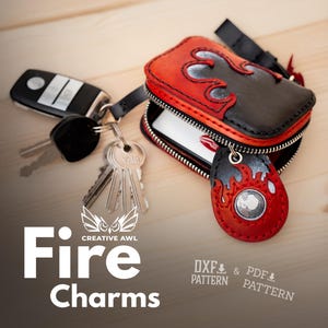 Peut inclure: Un étui à clés en cuir rouge et noir avec un motif de flammes, doté d'une fermeture éclair et d'une breloque assortie en forme de flamme. L'étui est attaché à un porte-clés en métal avec plusieurs clés et une télécommande. Texte : Creative Awl Fire Charms DXF & PDF Pattern.