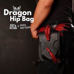 Puede incluir: Una riñonera de cuero negro con un diseño de dragón rojo. La riñonera se lleva en la cadera y tiene una correa que se ajusta a la cintura. La riñonera tiene una solapa que se cierra con una hebilla. La riñonera está hecha de cuero y tiene un diseño de dragón rojo en la parte delantera. La riñonera es un proyecto de bricolaje e incluye patrones DXF y PDF.