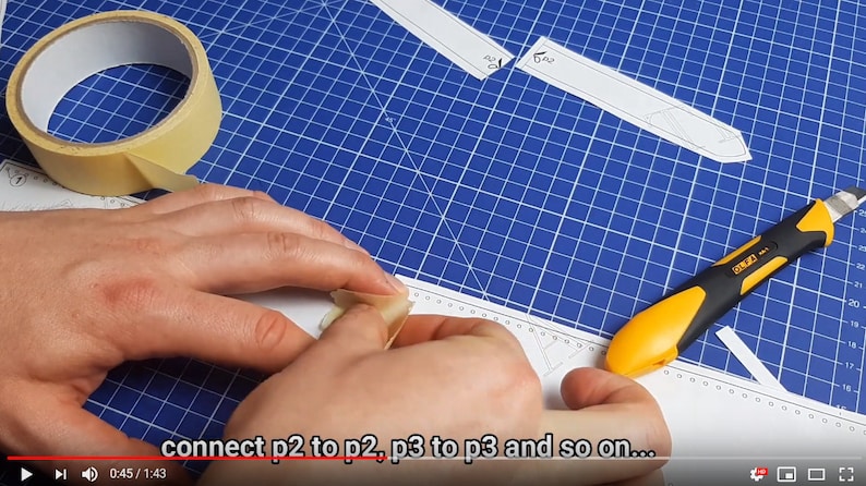 K&ouml;nnte beinhalten: Zwei H&auml;nde kleben zwei St&uuml;cke wei&szlig;es Papier zusammen. Das Papier ist mit Markierungen versehen und der Text "connect p2 to p2, p3 to p3 and so on..." ist am unteren Rand des Bildes sichtbar.