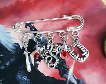 Manon Blackbeak The Thirteen Throne of Glass Inspired Charm/Kilt Pin