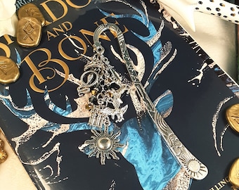 Marcapáginas metálico inspirado en Shadow and Bone