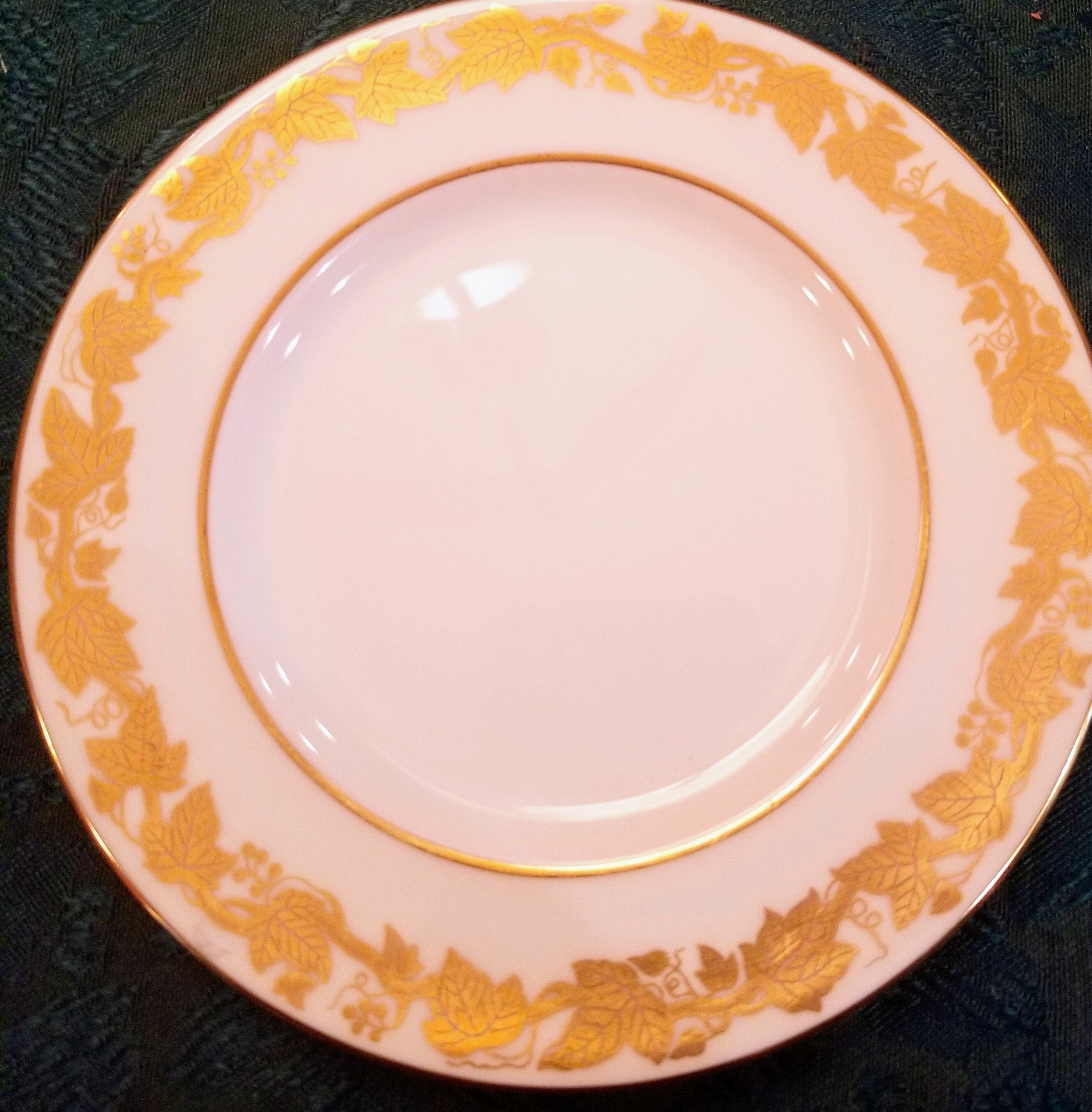 4.6 Wedgwood * Whitehall * Rubin Kuchenteller / Brotteller Ø