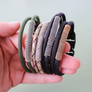 Pulseira de corda de violão masculina, joias de paracord e corda de violão, pulseira masculina personalizada, pulseira de paracord durável com corda de violão