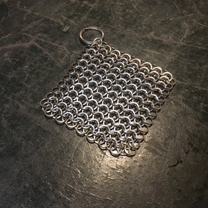 Chainmail Pot Scrubber, Stainless Steel Cast Iron Scrubber with Square Profile Rings, Chainmail Scrubber