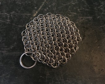 Chainmail Pot Scrubber, Cast Iron Scubber, Stainless Steel Scrubber, Round Dragonscale Weave Chainmail Scrubber with Keyring
