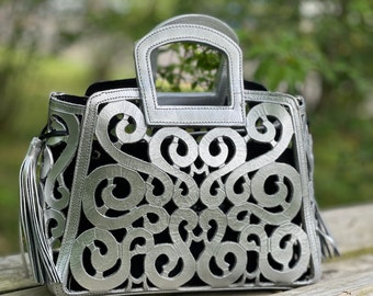 Bolso bandolera de piel repujada "NOTA": estilo vaquero mexicano, estilo bohemio, regalo único.