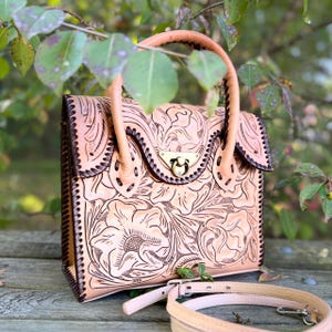 Bolso de piel repujada a mano “MINI ROMMY” – Bolso de médico mexicano estilo western, bolso de hombro de vaquera, bolso boho de piel repujada, bolso de piel marrón Nude-Brown