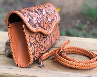 Bolsa transversal pequena em couro trabalhado à mão “ONDULADA” – Clutch de ombro estilo boho western, bolsa de caubói marrom, bolsa mexicana, presente para ela