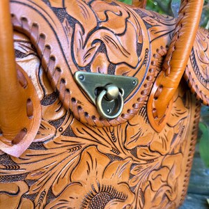 Bolso de piel repujada a mano “MINI ROMMY” – Bolso de médico mexicano estilo western, bolso de hombro de vaquera, bolso boho de piel repujada, bolso de piel marrón imagen 10