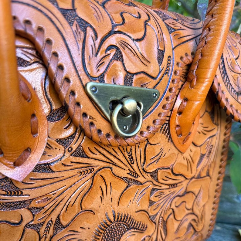 Bolso de piel repujada a mano “MINI ROMMY” – Bolso de médico mexicano estilo western, bolso de hombro de vaquera, bolso boho de piel repujada, bolso de piel marrón imagen 10