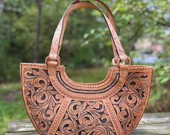 Cartera de piel repujada "AZTECA": bolso de hombro estilo vaquera con estampado floral, bolso bohemio de piel repujada, regalo mexicano para ella, pieza única.