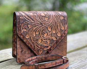 Bolso bandolera de piel repujada "PARIS": bolso de hombro con estampado floral estilo western, bolso de piel repujada vaquera, estilo bohemio western, regalos únicos.