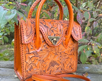 Cartera de cuero repujado a mano “MINI ROMMY”: bolso estilo vaquero mexicano, bolso de hombro estilo vaquera, bolso bohemio de cuero repujado, bolso de cuero marrón