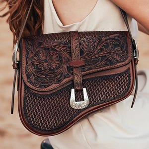 "Hand-punzierte Leder Umhängetasche ""KELLY"", Leder Umhängetasche, Leder Umhängetasche, Leder Umhängetasche, Geschenk für Sie, handwerkliche Tasche,