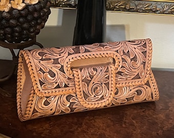 Bolso bandolera pequeño de piel repujada a mano LENGUETA, estilo bohemio occidental, bolso vintage, bolso estilo vaquera, bolso de piel marrón, bolso mexicano