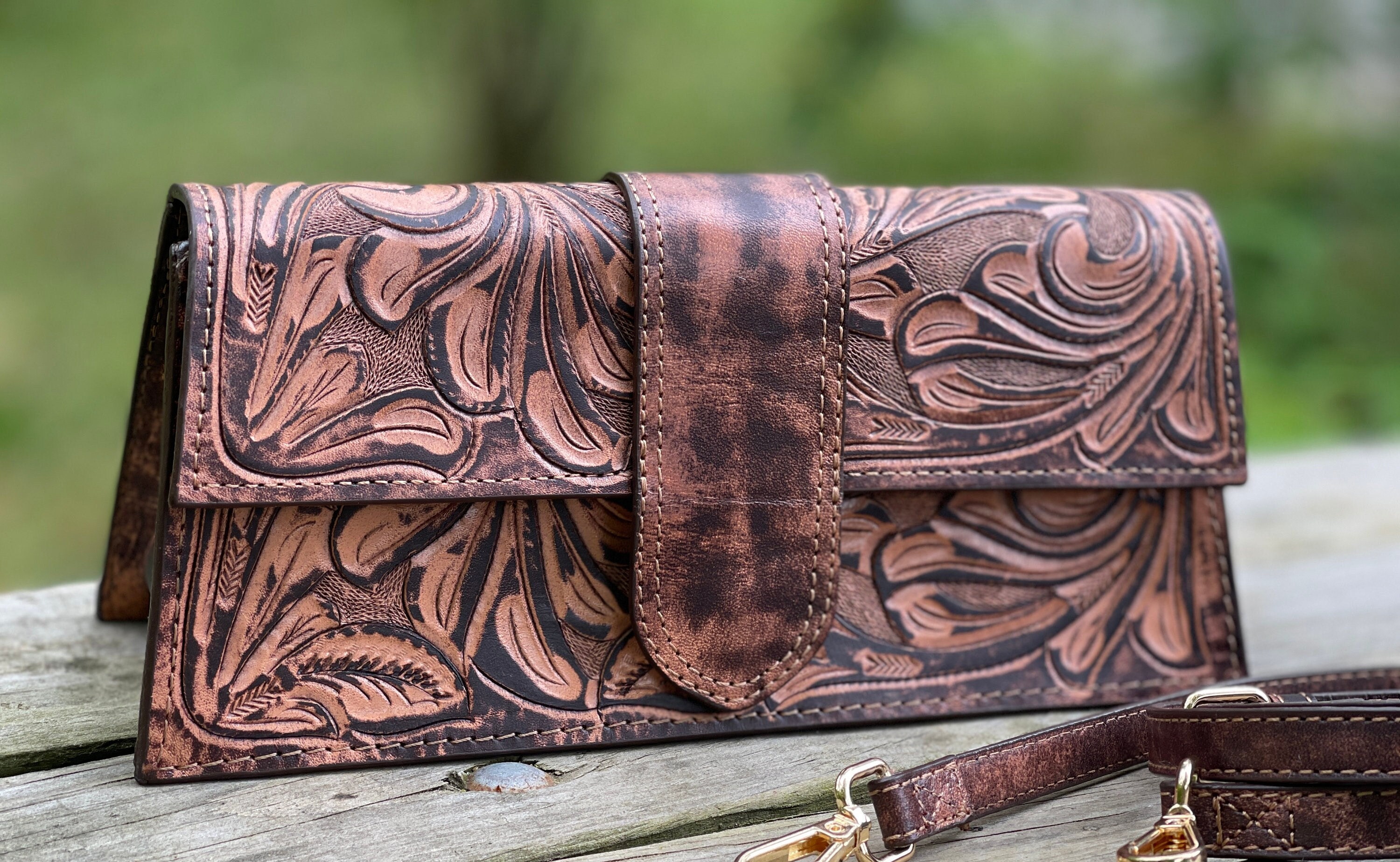Hand Tooled Leather Crossbody Clutch Western Bag MACLOVIA, Brown
