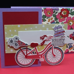 Cartão Liberty Fabric Red Bicycle, cartão feito à mão, aniversário, comemoração, obrigado, moderno, bicicleta retrô, urbano, tecido Betsy | item feito à mão