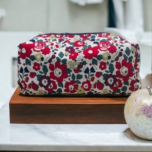 Liberty fabric zipper pouch| make up bag| pencil case| Hair tool bag| Liberty of London| gift for her| Teen gift| handmade | boxy shape bag