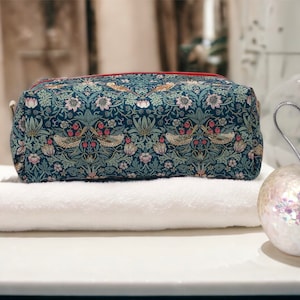 Liberty fabric zipper pouch| make up bag| pencil case|Hair tool bag | Liberty of London| gift for her| Teen gift | handmade |boxy shape bag