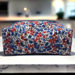 Liberty fabric zipper pouch| make up bag| pencil case| valentines gift| Liberty of London| gift for her| Hair tool bag |handmade |boxy shape