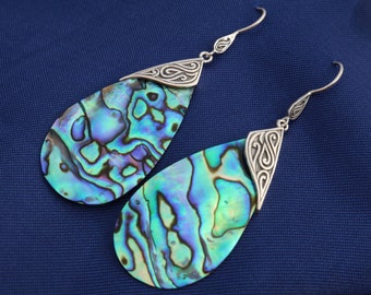 Pendientes de concha de abulón en forma de lágrima, diseño tribal. Plata de ley.
