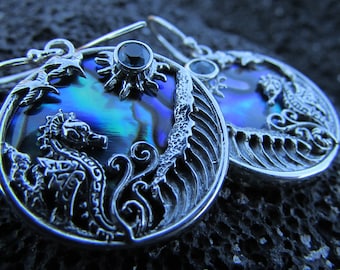 Pendientes de caballito de mar hechos a mano en plata de ley / Topacio azul, concha de abulón paua