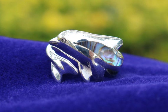 Sterling Silver Mother of Pearl Dolphin Ring Sterling Silver Mother of Pearl Dolphin Ring