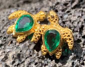 Emerald Turtle Stud Earrings. Gold Vermeil.