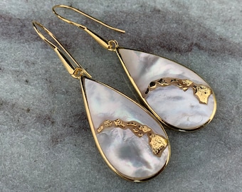 Teardrop Hawaii Islands Chain Earrings. 18k Gold Vermeil, Mother of Pearl.
